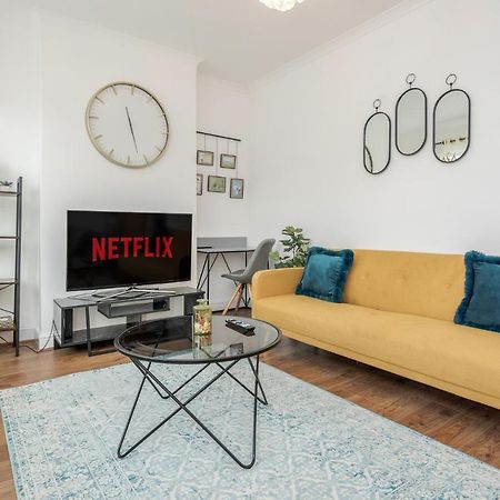 Entire Lovely Family Home With Parking, Wifi, Netflix, Self Check-In Λονδίνο Εξωτερικό φωτογραφία