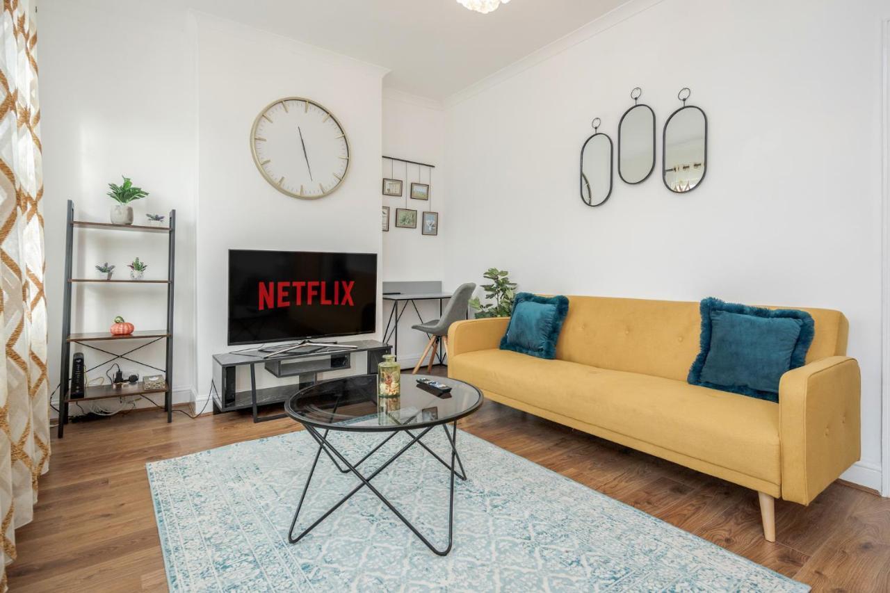 Entire Lovely Family Home With Parking, Wifi, Netflix, Self Check-In Λονδίνο Εξωτερικό φωτογραφία